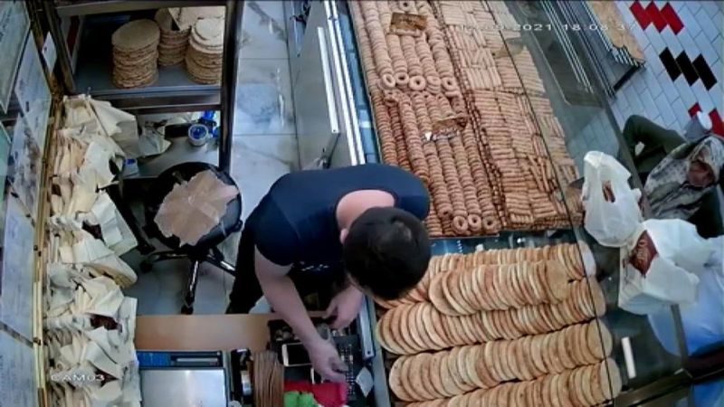 Kahramanmaraş'ta kasiyer, paraları paspasla çaldı