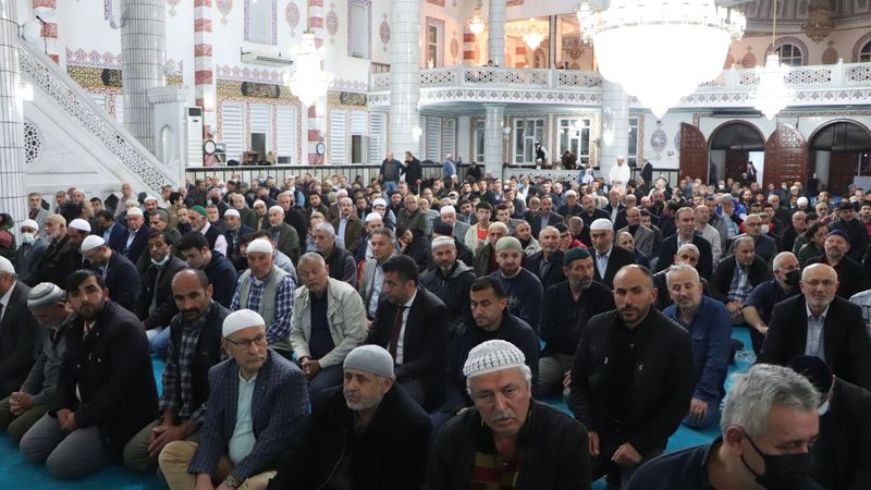 Çarşamba'da 300 yıllık gelenek: Enderun usulü teravih kılındı