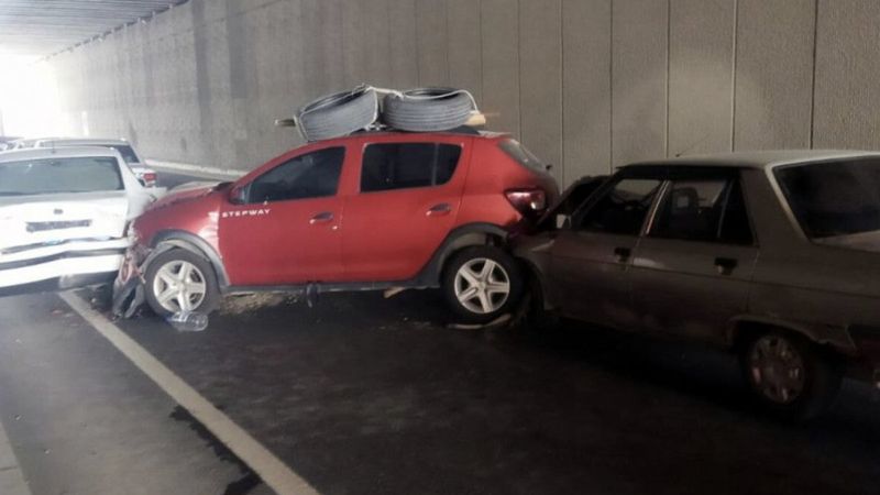 Manisa'da 6 araç alt geçitte birbirine girdi: 11 yaralı