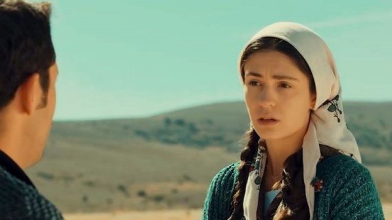 Gönül Dağı'nın Asya'sı sahil kenarına geçti, dekolteli bluzuyla ortalığı yıktı! 'Sen iyice kendini aştın'