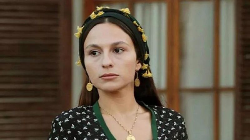 Bir Zamanlar Çukurova'nın Saniye'si açıldıkça açıldı, sütyensiz pozuyla nefes kesti! 'Resmen gözüküyor'