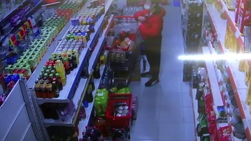 Küçükçekmece'de hırsızları market sahibi yakaladı