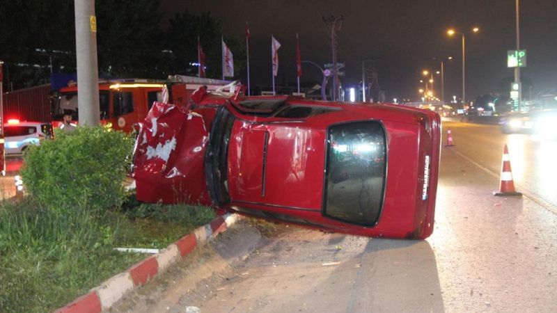 Kocaeli'de dur ihtarına uymayan araç kaza yaptı