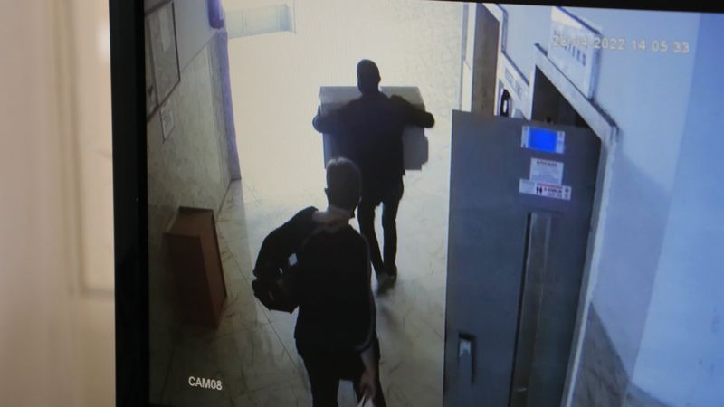 Adana’da güpegündüz hırsızlık: Klimanın dış ünitesini çaldı