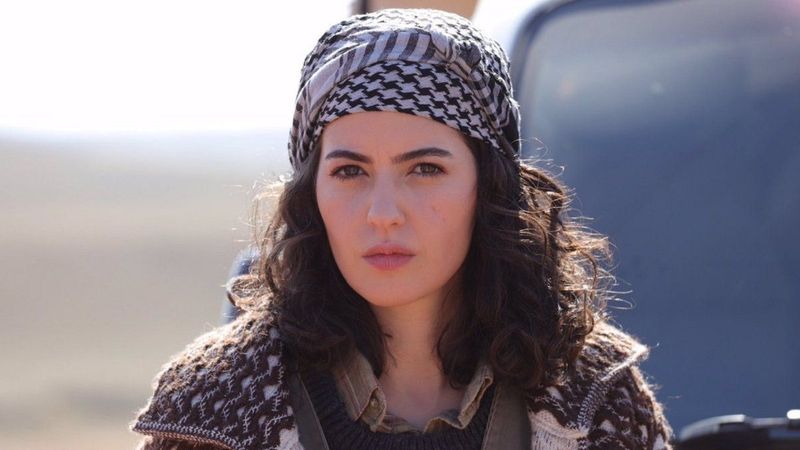 Teşkilat'ın Pınar'ı Ezgi Şenler derin yırtmaçlı elbisesiyle ortalığı kasıp kavurdu! 'Bu nasıl bir güzellik'