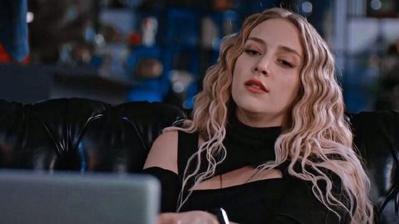 Mahkum'un Sasha'sı sütyensiz poz verdi, derin dekoltesi görenlerin aklını aldı! 'Yaktın kül ettin bizi'