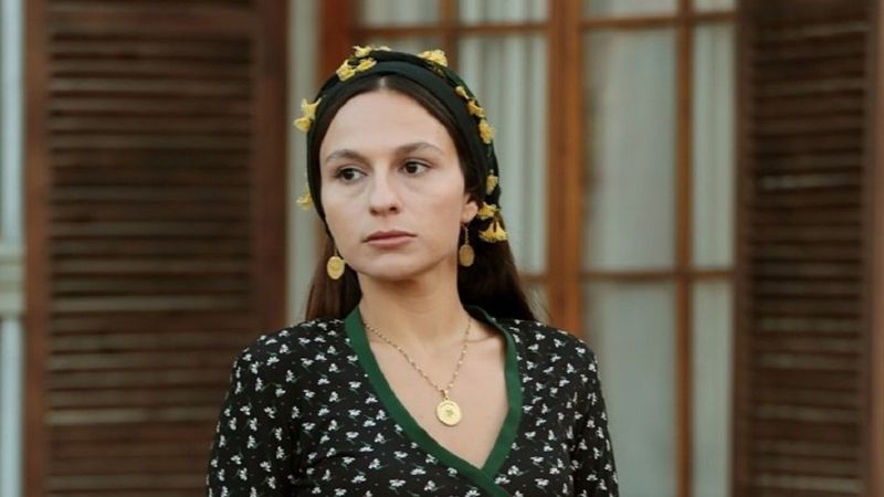 Bir Zamanlar Çukurova'nın Saniye'si Selin Yeninci mini şortuyla sosyal medyayı salladı! 'Açılma artık'