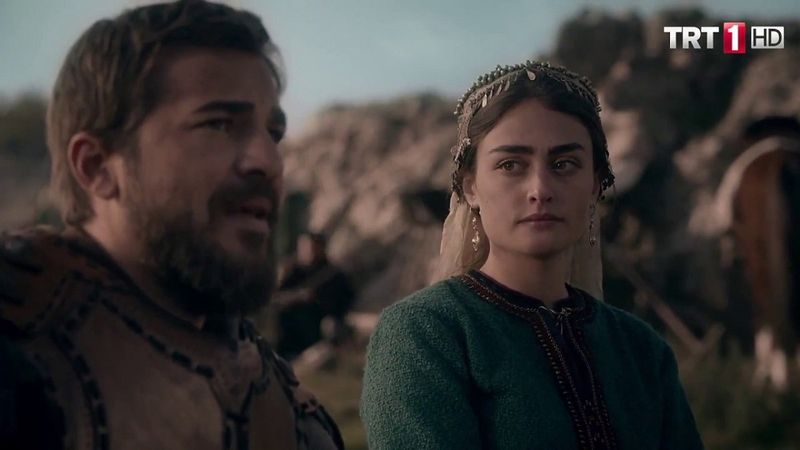 Diriliş Ertuğrul'un Halime'si vücudunu sımsıkı saran elbisesi ve kıvraklığıyla akıl aldı! 'Taş gibi kadınsın'