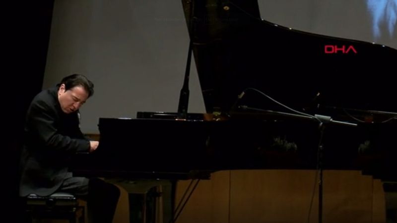 Fazıl Say, babasının cenaze töreninde piyano çaldı