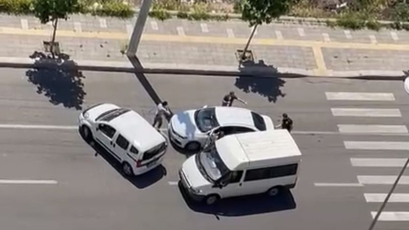 Diyarbakır’da 16 göçmen tek otomobilden çıktı