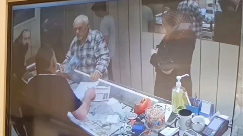 Kırıkkale’de bir kuyumcu, yaşlı adamın kandırılmasına göz yummadı