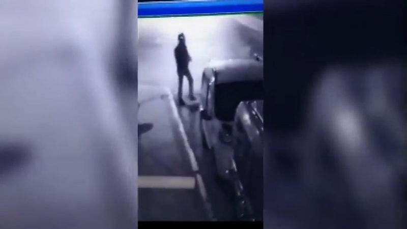 Sancaktepe’de husumetlisinin aracını kundakladı