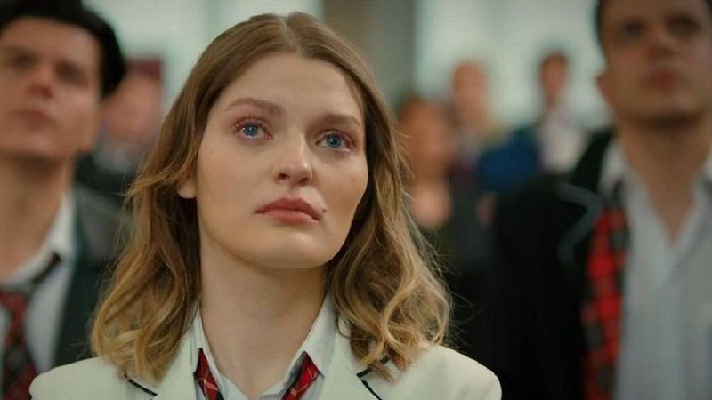 Kardeşlerim'in Harika'sı Gözde Türker imaj değiştirdi! Havuz başında peş peşe verdiği pozlarla nefes kesti