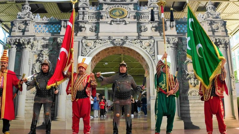 Fransa'da Mehter Marşı rüzgarı