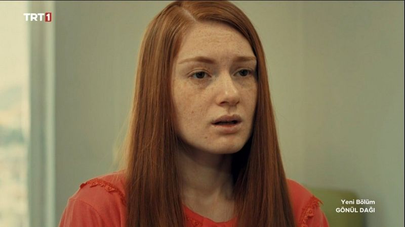 Gönül Dağı'nın Meryem'i açılıp saçıldı, mini elbisesiyle frikik vermesine ramak kaldı! 'Kendine gel artık'