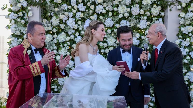 Kemal Kılıçdaroğlu'nun Muhittin Böcek'in oğlunun nikah şahidi oldu