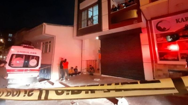 Küçükçekmece'de bir kişi asansör kabini ile duvar arasına sıkıştı