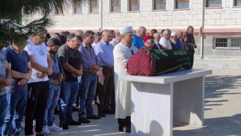 Tekirdağ'da annesinin öldürdüğü minik Ela Nur'a veda