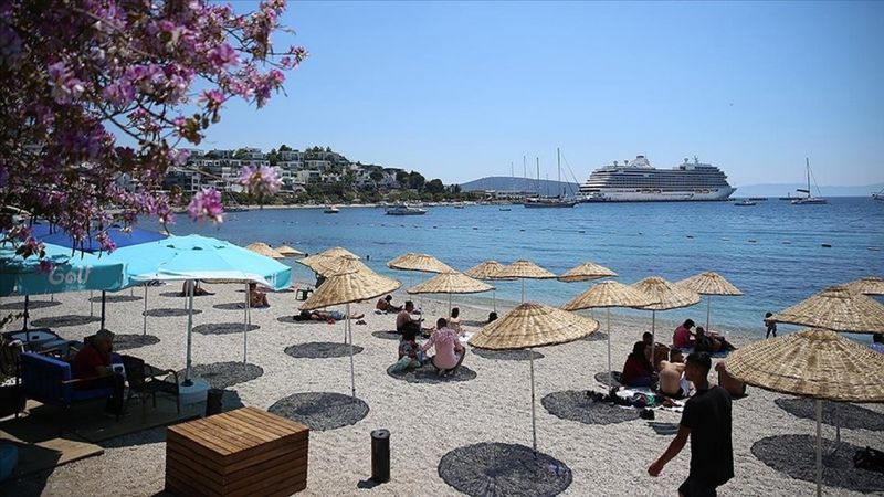 Türkiye’ye ilk 4 ayda yaklaşık 9 milyon kişi geldi