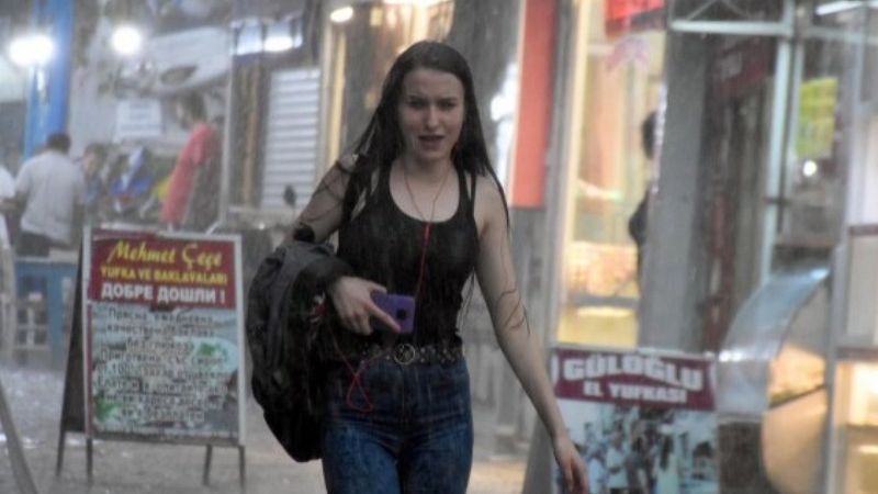 Edirne'de sağanak yağış etkili oldu