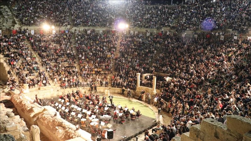 Laodikya Antik Tiyatrosu, 1690 yıllık hasretin ardından izleyicilerle buluştu