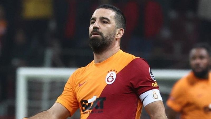 Arda Turan futbolu bırakıyor mu? Duygusal açıklamasıyla kafa karıştırdı!