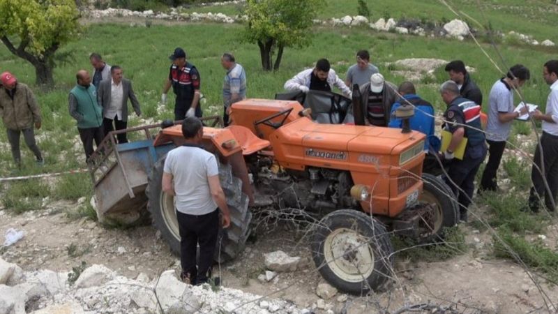 Denizli'de geri kaçan traktörden düşen sürücü vefat etti