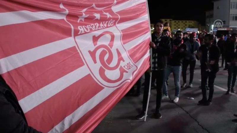 Sivassporlu taraftarların kupa sevinci