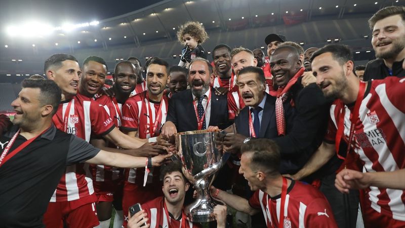 Mecnun Otyakmaz: Tarihimizde bir ilki yaşadık, mutluyuz