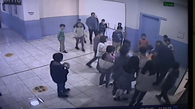 Muş’ta boğazına şeker kaçan öğrenciyi Heimlich manevrası ile kurtardı