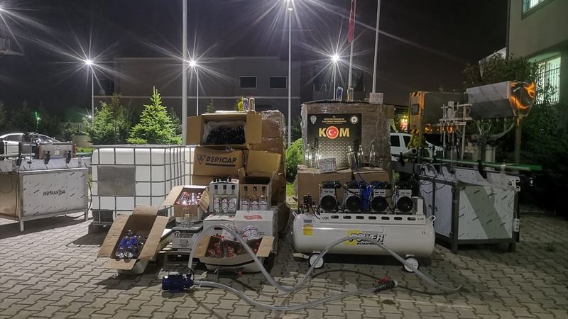 Kocaeli'de 1.4 ton etil alkol ele geçirildi