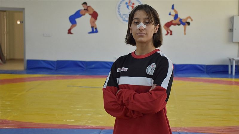 Hakkarili Nurgül, 7 ay önce başladığı güreşte dünya üçüncülüğü kazandı