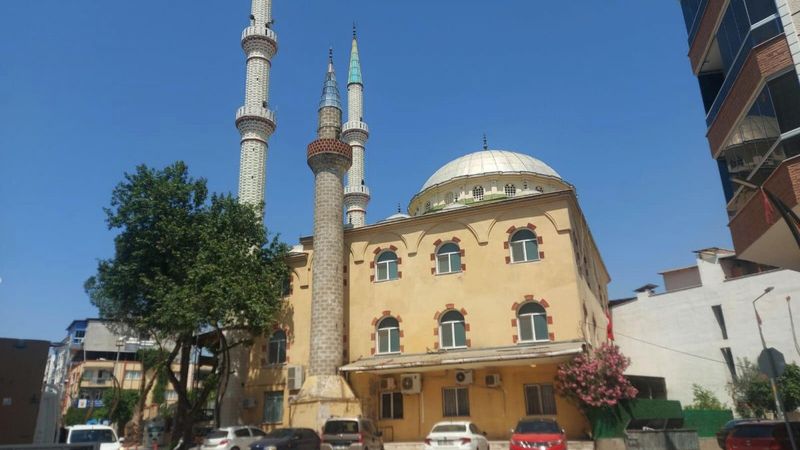 İzmir'de camilerin hoparlöründen şarkı çalan teknisyen serbest kaldı