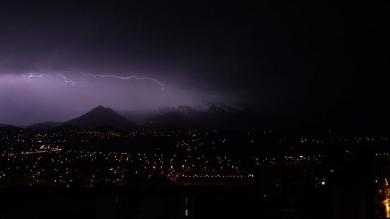Şimşekler Erciyes Dağı'nı aydınlattı