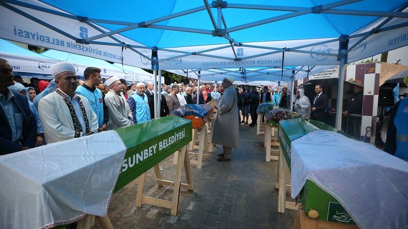 Balıkesir’deki kazada can veren kadınlara veda