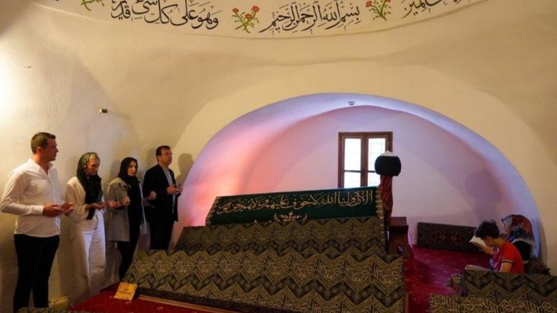 Ekrem İmamoğlu'ndan Şeyh Edebali ve Ertuğrul Gazi türbelerine ziyaret