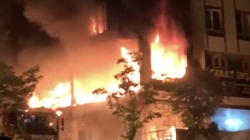 Esenyurt'ta mağazası yanan esnaf: Dükkanı borçla açmıştım