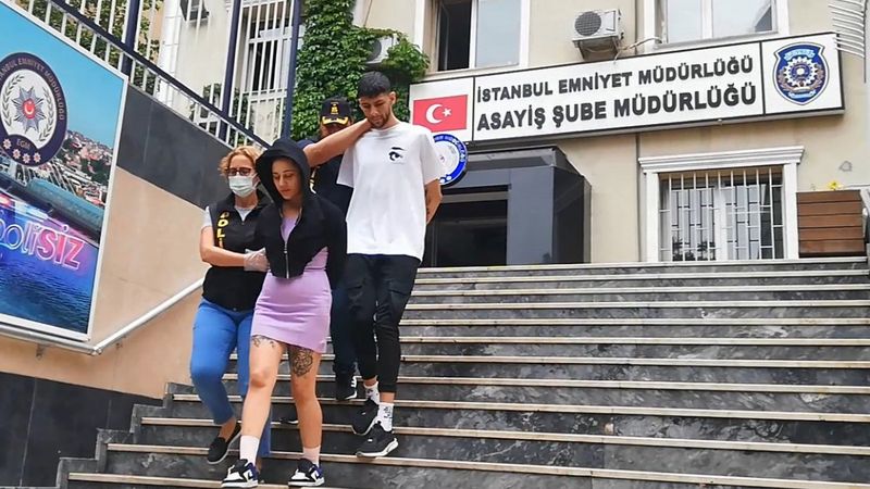 Kağıthane’de kadın hırsızı dövmesi ele verdi