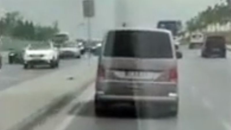 Arnavutköy’de siren çalan ambulansa yol vermedi