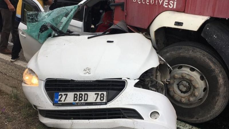 Yozgat’ta itfaiye aracı otomobile yandan çarptı: 3 ölü