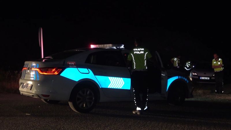 Kırıkkale'de 'dur' ihtarına uymayan sürücü polise çarptı