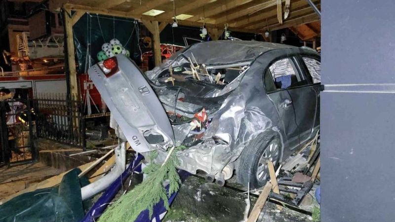 Samsun’da 25 metre takla atan otomobil, şarküteri dükkanına girdi: 2 ölü