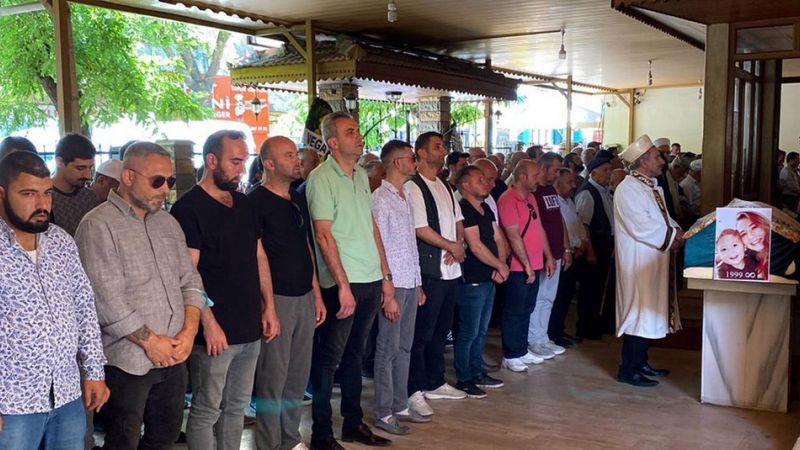 Tekirdağ’da boşandığı eşinin öldürdüğü hemşire ile oğlu toprağa verildi