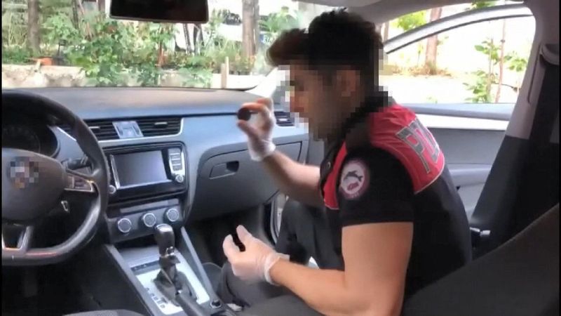 Ataşehir'deki AVM’nin otoparkında uyuşturucu satarken suçüstü yakalandı