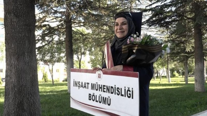Elazığ'da 63 yaşında inşaat mühendisliğinden mezun oldu