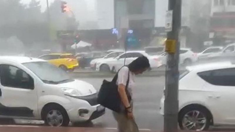 Antalya'da yaz yağmuru