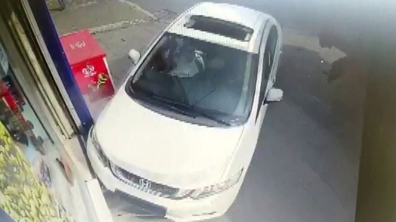 Esenyurt’ta ehliyetsiz sürücü ortalığı birbirine kattı