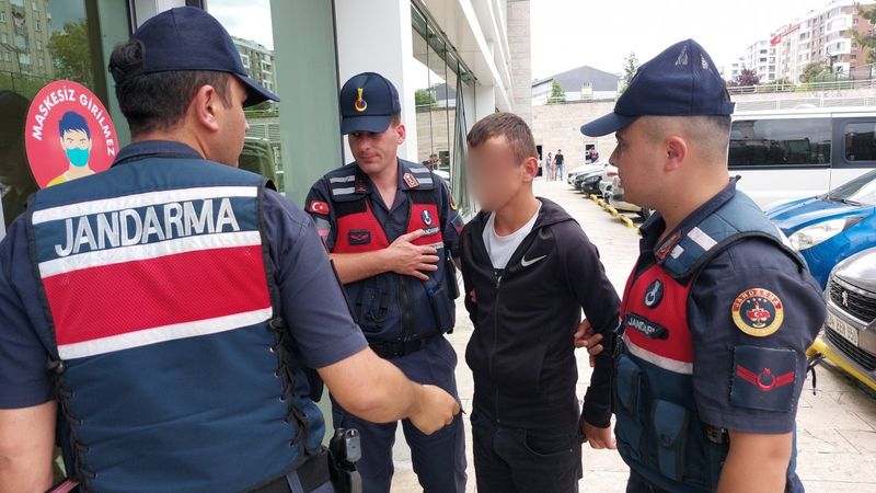 Samsun’da 16 yaşındaki gencin 3 kişiyi bıçakladığı iddia edildi