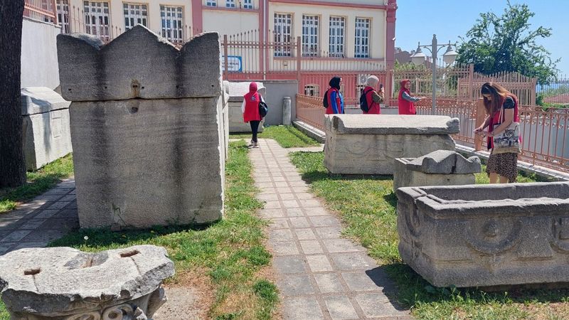 Soyluluk ve zenginlik göstergesi olan binlerce yıllık lahit mezarlar