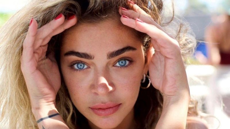 Öykü Çelik yeni sevgilisiyle yakalandı! Teknede aşk dolu dakikalar..